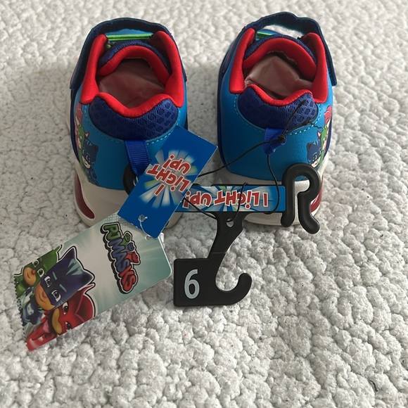 NWT PJ Masks Toddler Boys  Light Up Shoes Size 7 and 8 - Picture 5 of 7